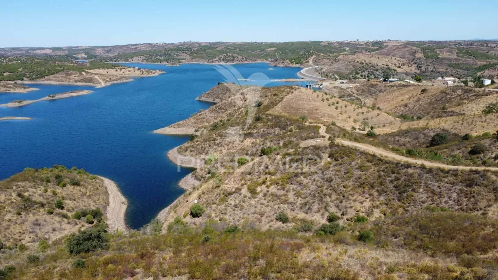Jardin - Rustic Land with Waterfront on Beliche Dam, Algarve