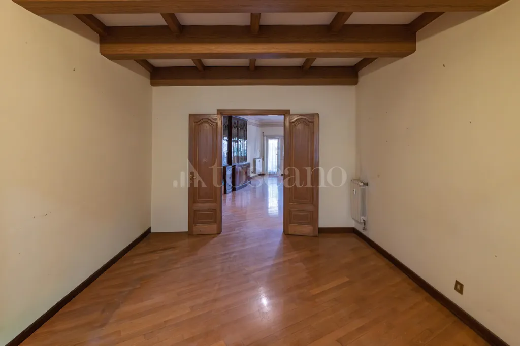 Esik - Spacious Apartment with Balcony in Monteverde, Rome