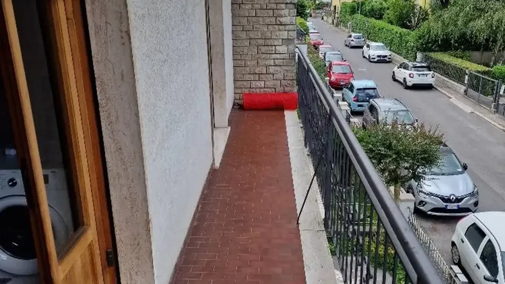 Balcon - Multi-level Apartment with Terrace in Pistoia