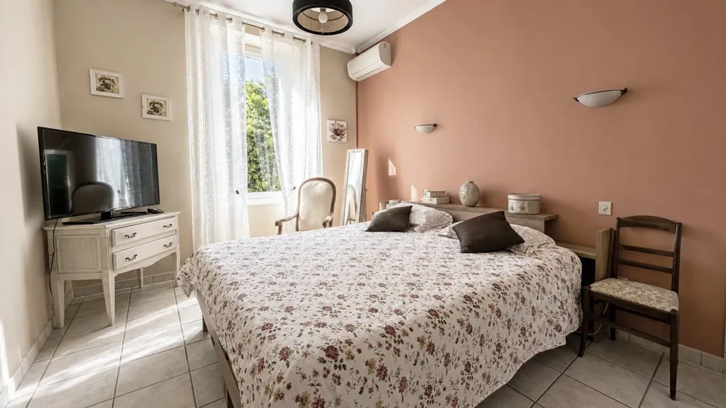 Chambres - Maison de Ville avec Véranda à Miramas