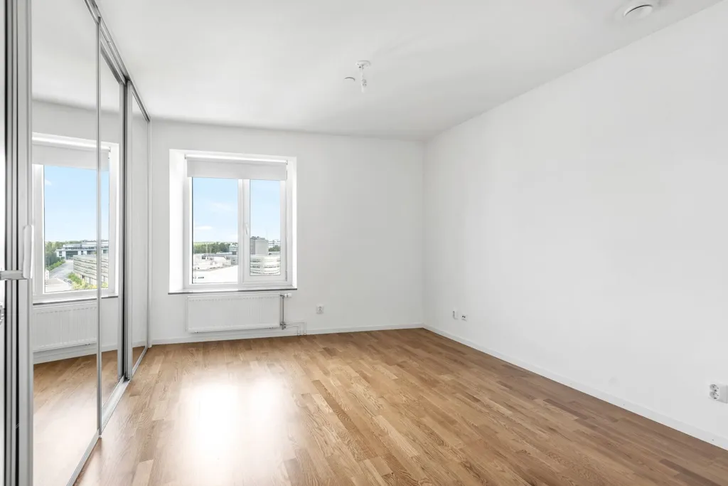 Pièces - Apartment with South-Facing Loggia in Kista