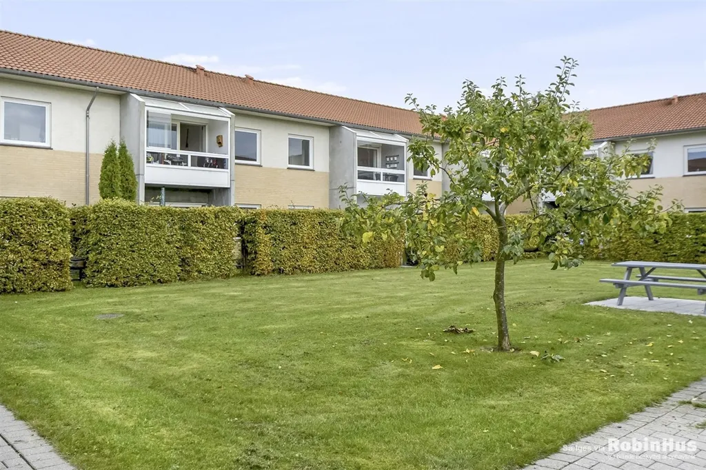 Giardino - 2-Bedroom Apartment with Balcony in Greve