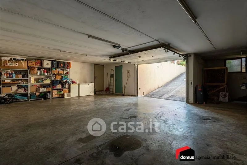 Garage - Bifamiliar House with Garden in Zanè