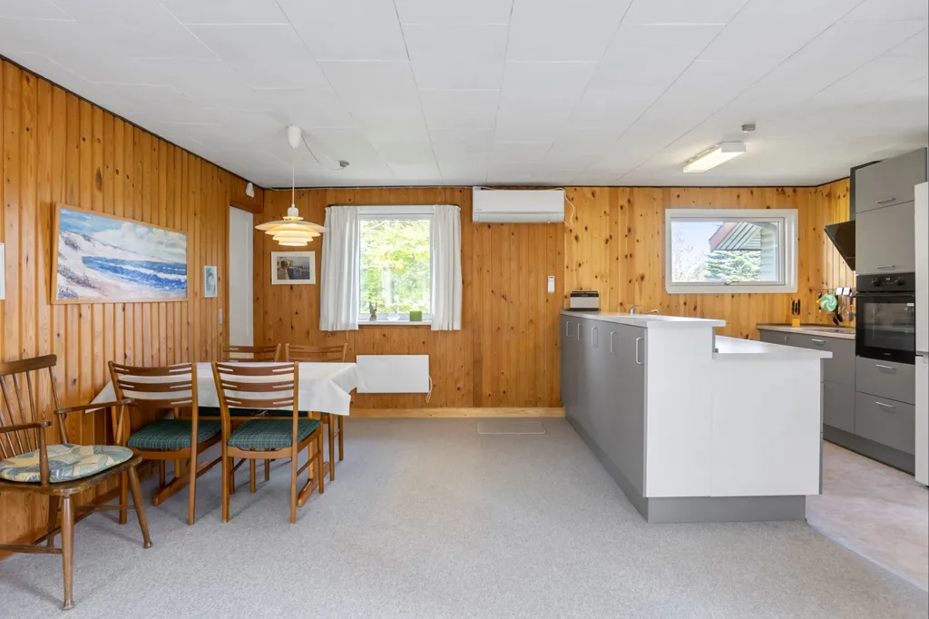 Söögituba - Classic Holiday Home with Garden in Hou