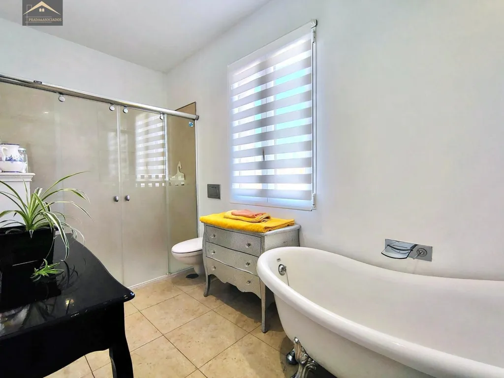 Salles de bain - Rustic Chalet with Pool near Santander