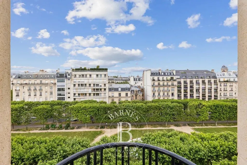 Balcony - Luxury Duplex with East-West View in Paris 7th