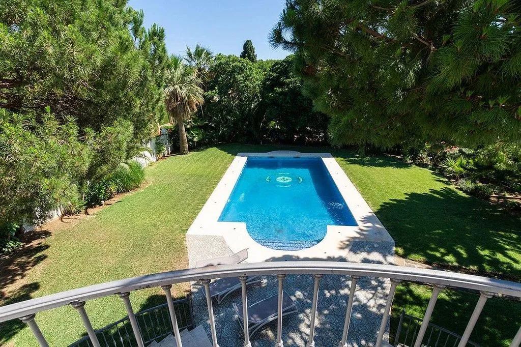 Piscine - Chalet with Pool in Casco Antiguo