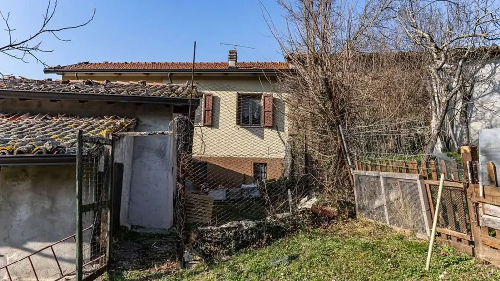 Esterno - Rustic House with Orchard in Canossa
