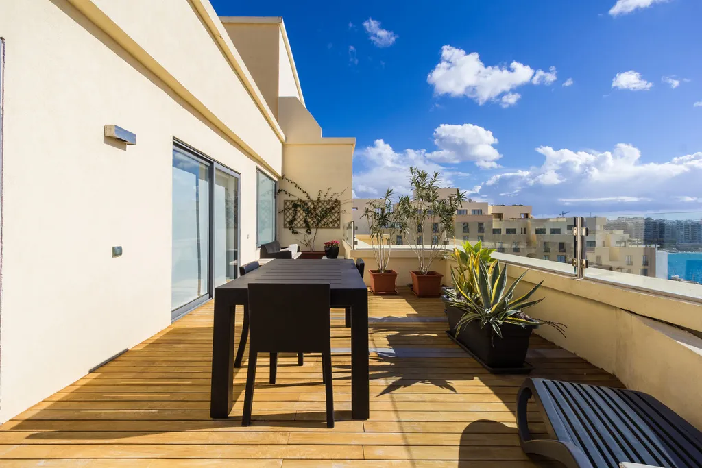 Terrace - 3-bedroom apartment in Portomaso
