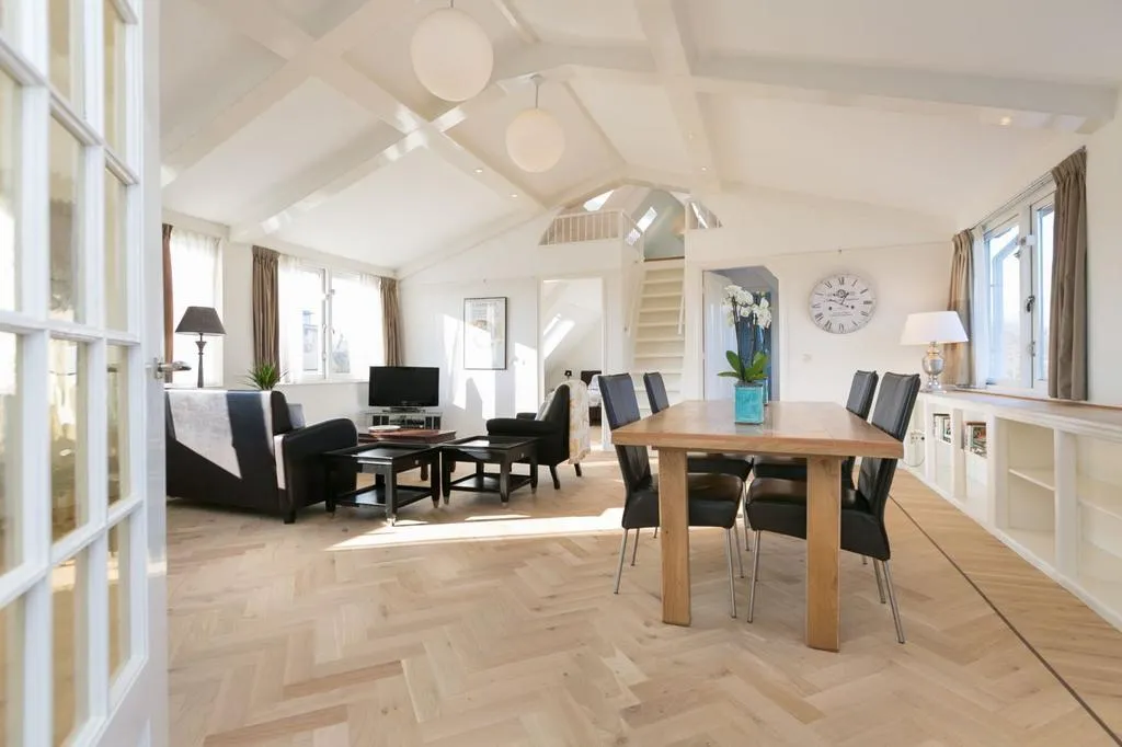 Sala da pranzo - Renovated Apartment with View in Den Haag