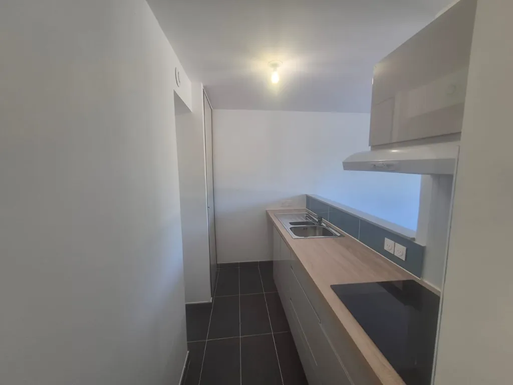 Cuisine - Appartement T2 Centre-Ville Saint-Joseph