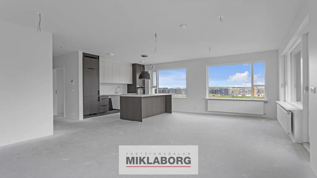 Cuisine - Five-Storey Apartment with Balcony in Hafnarfjörður