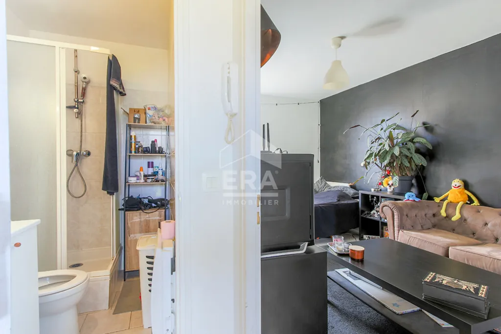 Elutuba - City Centre Studio with Parking in Beynes