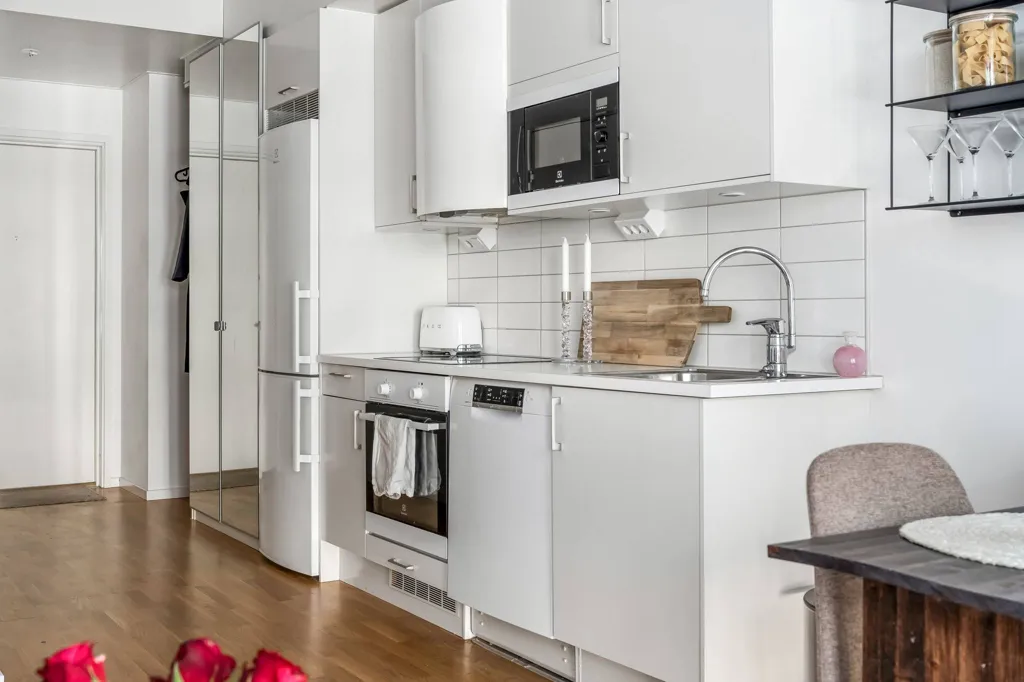 Cuisine - Modern Flat with Glass Balcony in Hägerneholm
