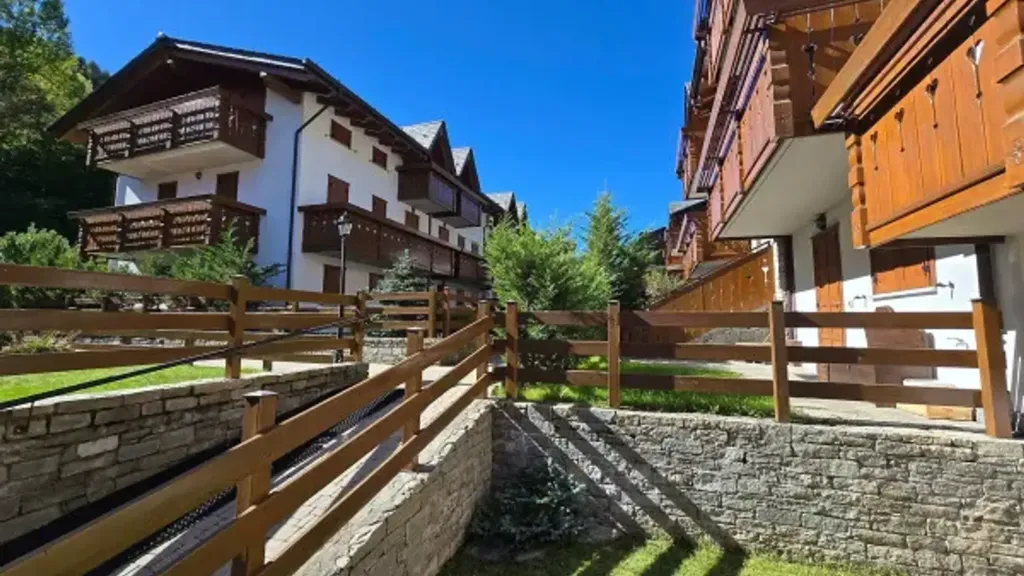 Välivaade - Rustic Trilocale with Private Gardens in Aprica