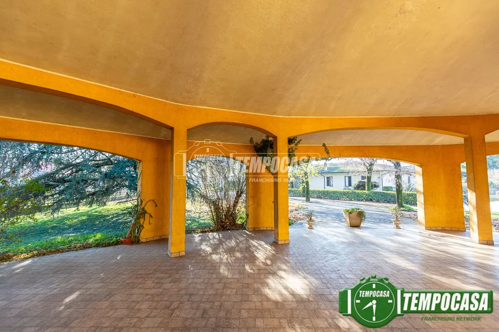 Terrass - Villa with Pool in Monte Cremasco