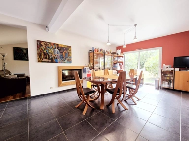 Sala da pranzo - House with Garden View and Hot Tub in Mérignac