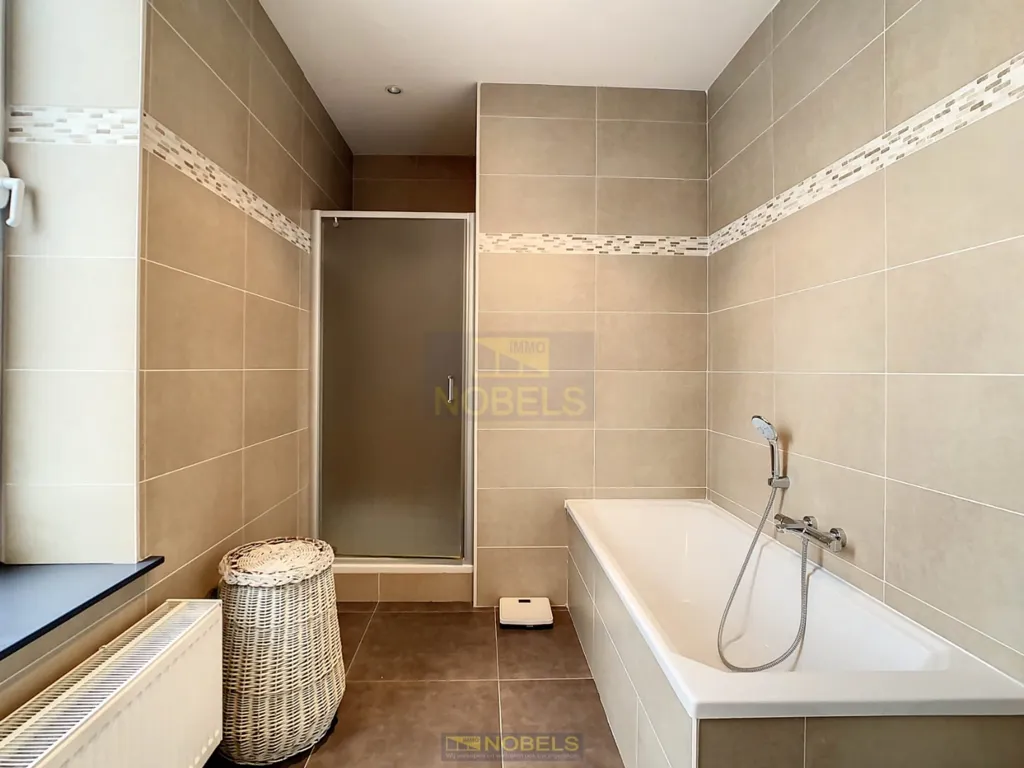 Salles de bain - Local commercial avec appartement à Dikkelvenne