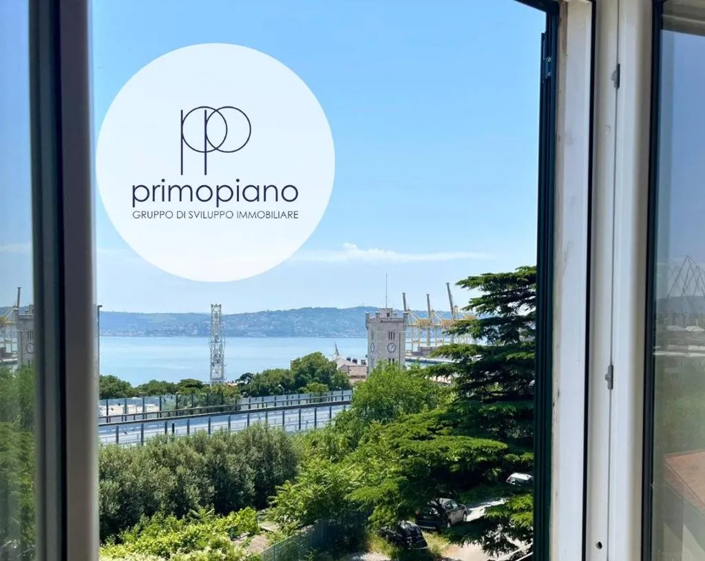 Toad - Bright Triplex with Sea View in Trieste