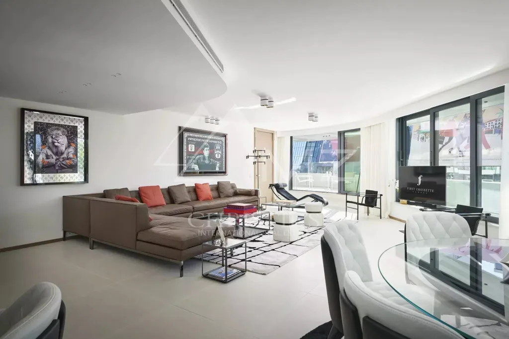 Living Room - 3-Bedroom Apartment with Concierge on Croisette, Cannes