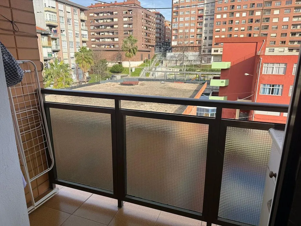 Balcon - Bright 2-Bedroom Flat with Balcony in Santurtzi