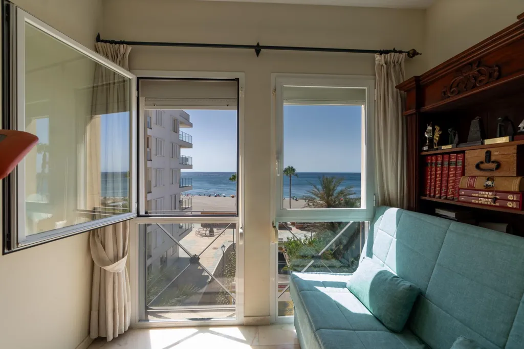 Séjour - Apartment with Sea Views on Estepona Promenade