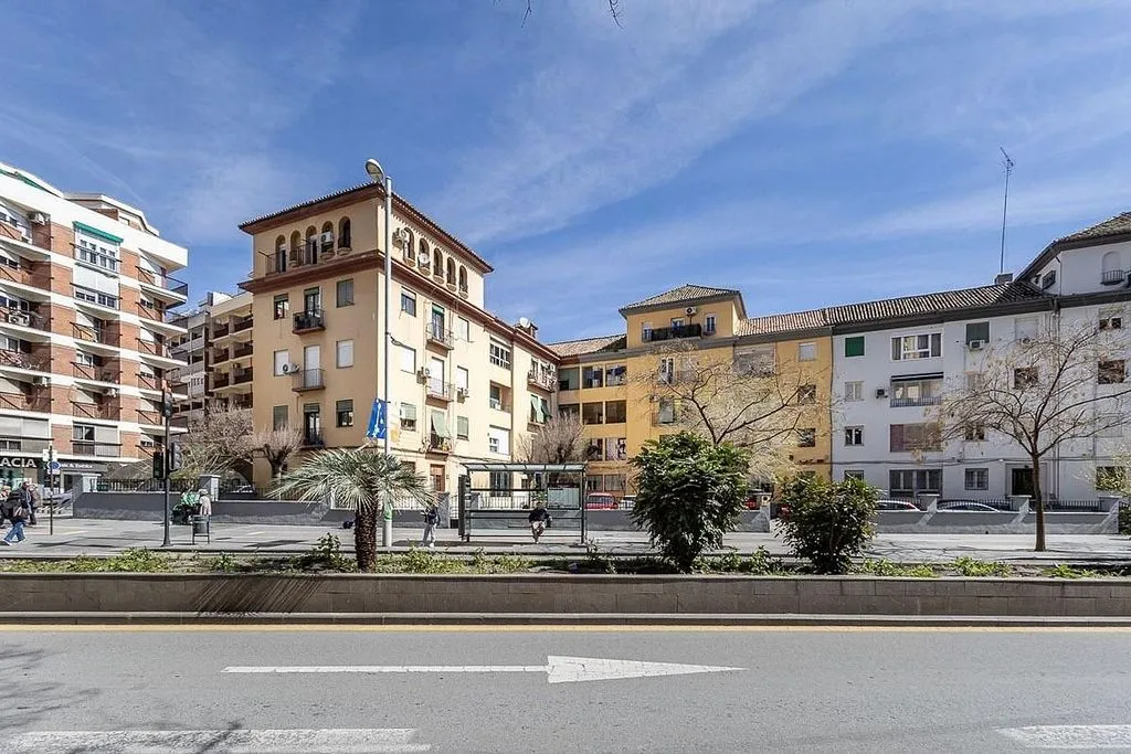 Välivaade - Renovated Flat with Urban Views in Granada