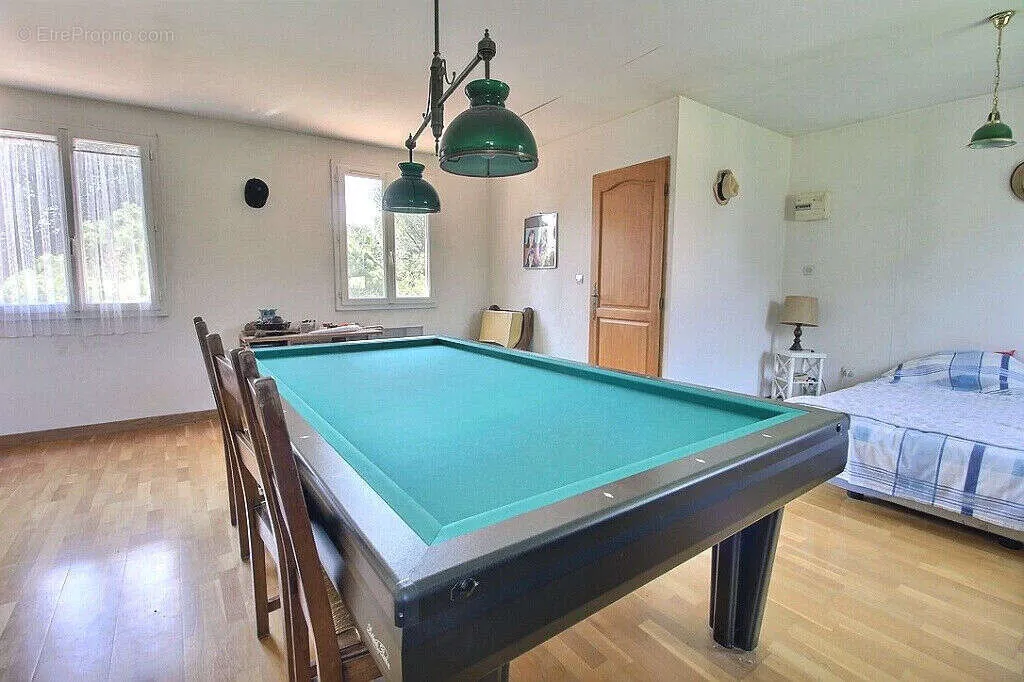 Chambres - Maison avec Piscine et Jardin à La Bouverie