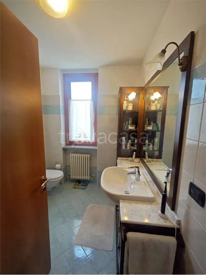 Salles de bain - Alpine-Style Apartment with Terraces in Barzio
