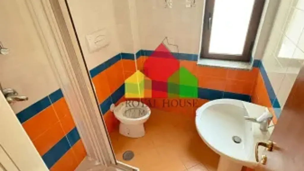 Salles de bain - 3-Bedroom Apartment with Balcony in Giugliano