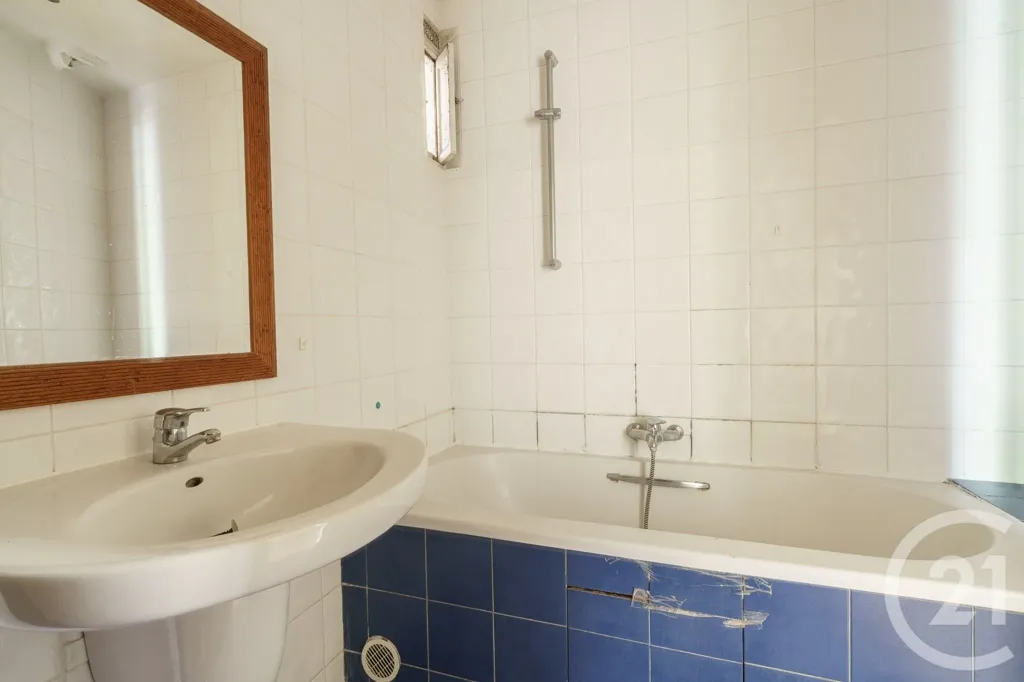 Salles de bain - Appartement Familial avec Moulures à Paris 19ème