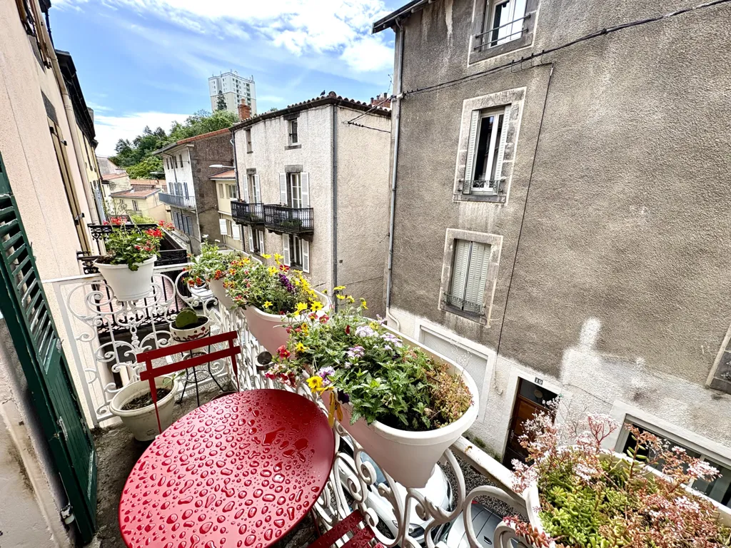 Balcony - Charming Townhouse with Balcony in Royat