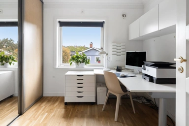 Bureau - Villa with Pool in Tullinge
