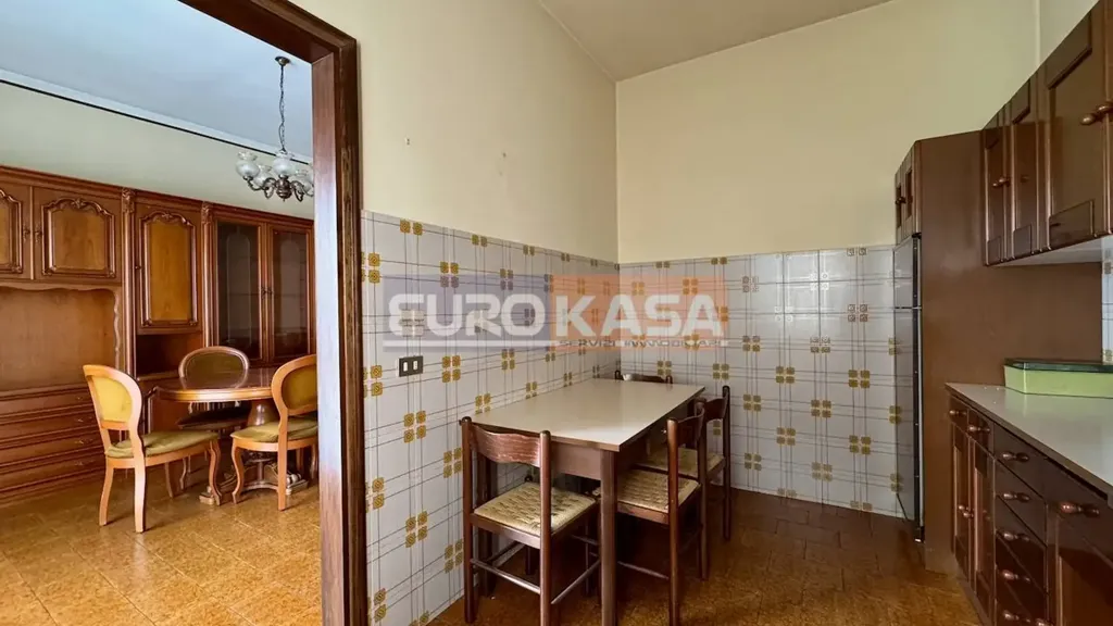 Salle à manger - Villa with Garden in Osio Sopra