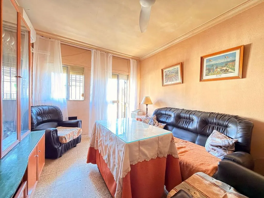 Living Room - 3-Bedroom Flat with Terrace in Palmete, Sevilla