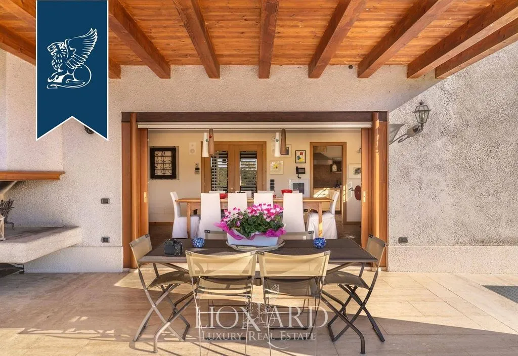 Terrace - Luxury Villa with Private Park in Conegliano