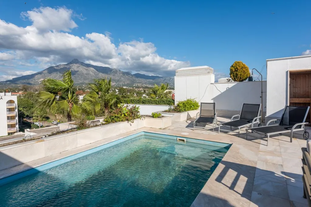 Piscine - Duplex Penthouse with Sea Views in Puerto Banús