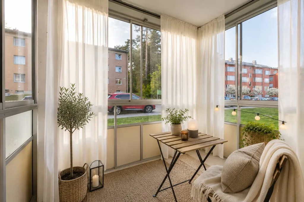 Balcon - Ground Floor Apartment with Balcony in Jakobsberg