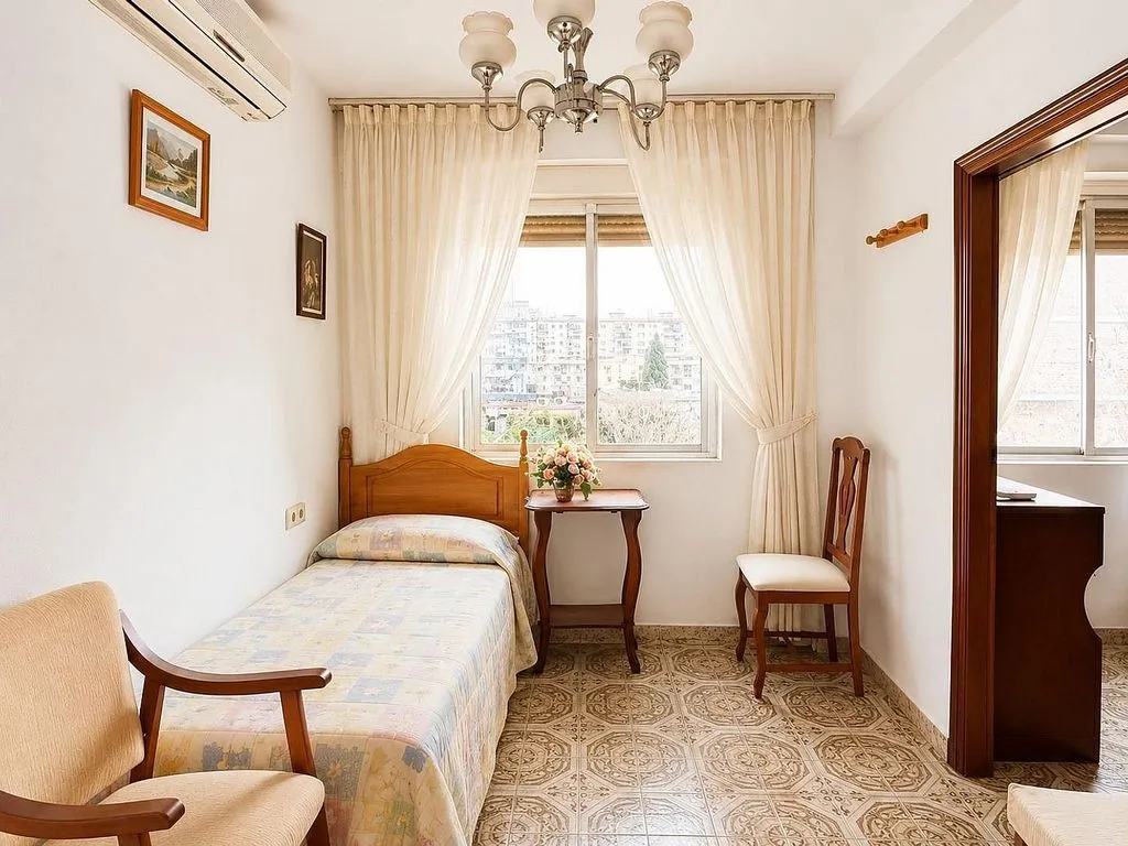 Chambres - Apartment with Balcony in South Sector