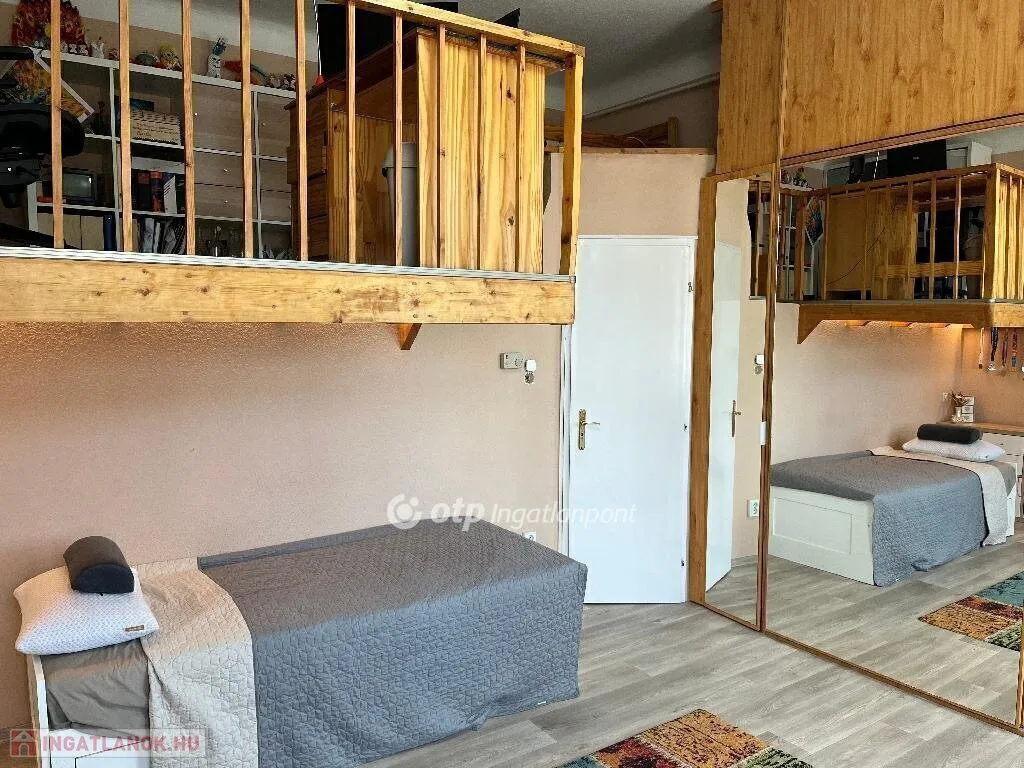 Magamistoad - Apartment with Gallery near Orczy Park, Budapest