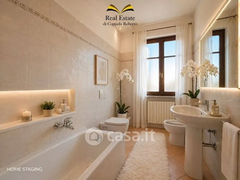 Salles de bain - Rearranged Triplex in Centre of Valfenera