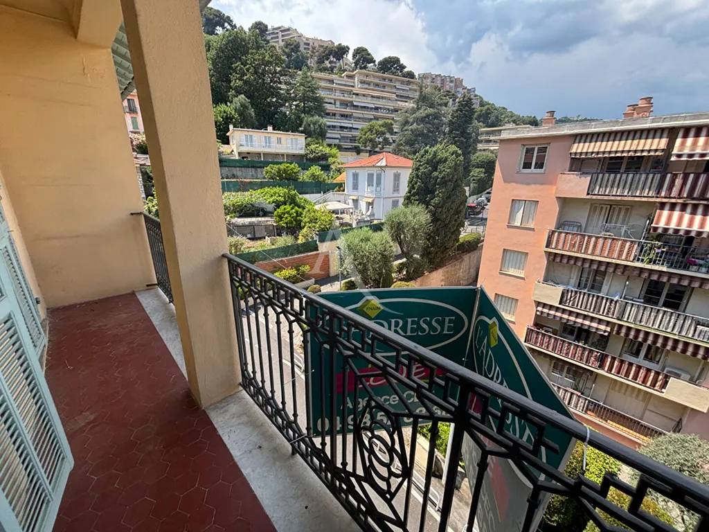 Balcone - 4-Bedroom Apartment with Balconies in Nice
