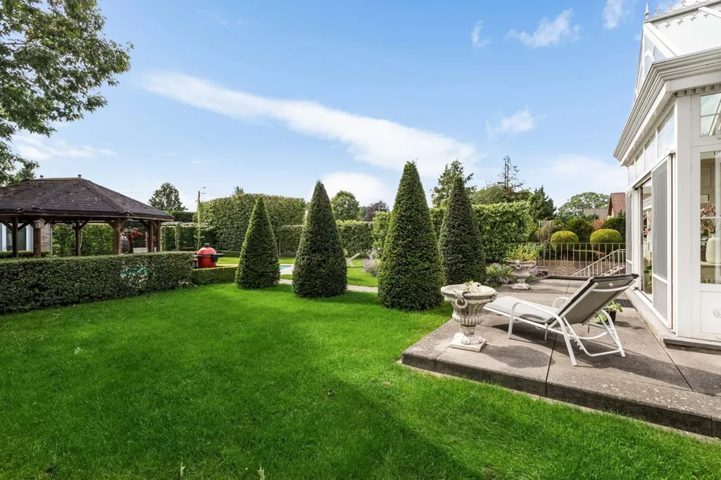 Jardin - Villa avec Piscine et Bureau à Lanaken
