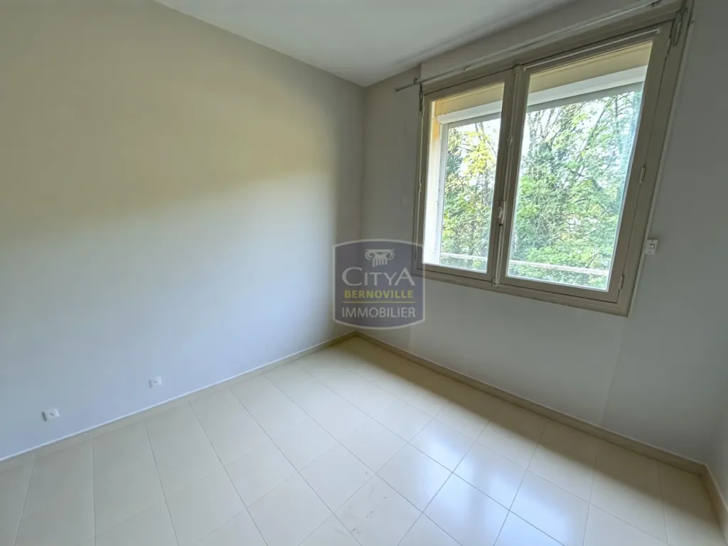 Toad - Flat with Balcony in Saint-Quentin
