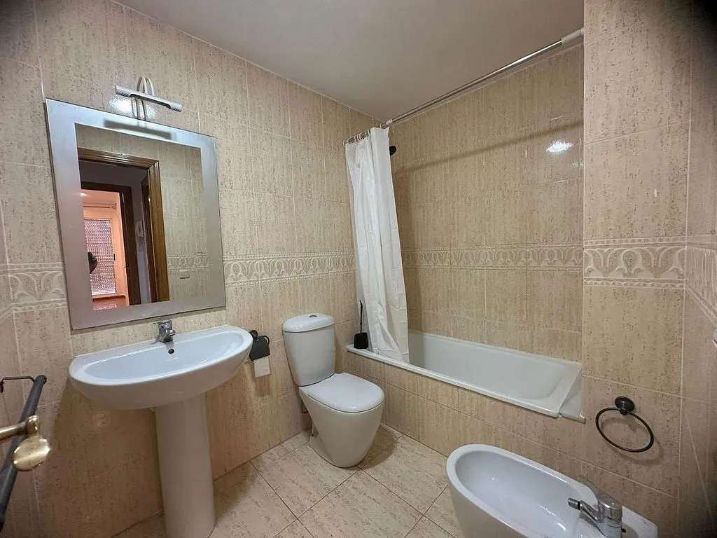 Salles de bain - 3-Bedroom Flat with Balcony in Albal