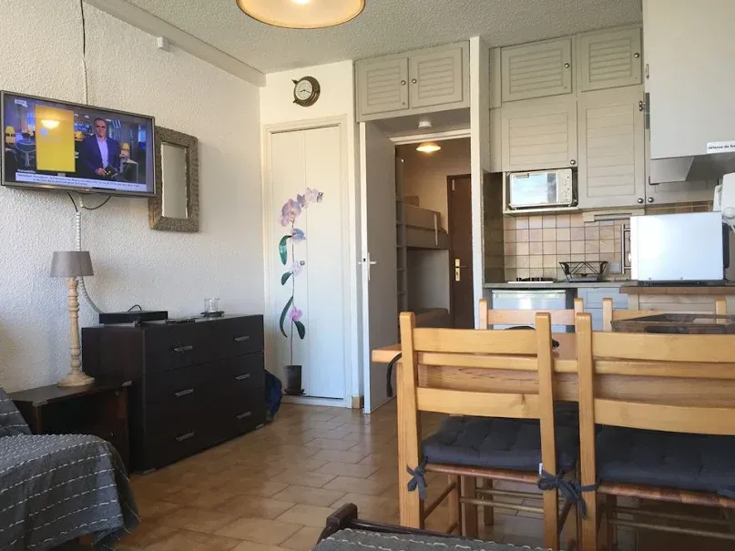 Salle à manger - Studio Meublé avec Ascenseur à Gruissan
