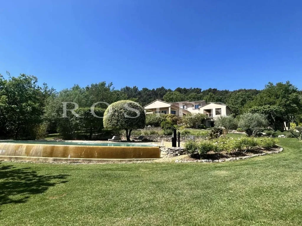 Garden - Luxury Villa with Pool in Saint-Saturnin-lès-Apt
