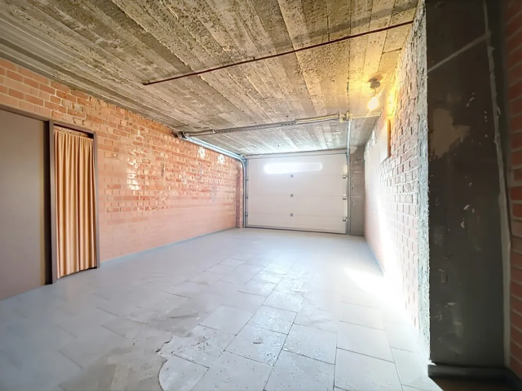 Garaaž - 1-Bedroom Apartment with Balcony in Uccle