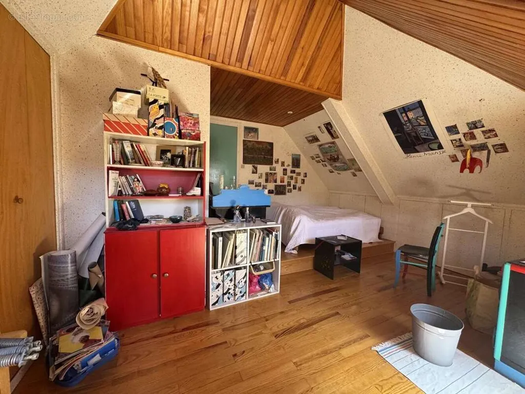 Magamistoad - Terraced House with Garden in Pierre-Chatel