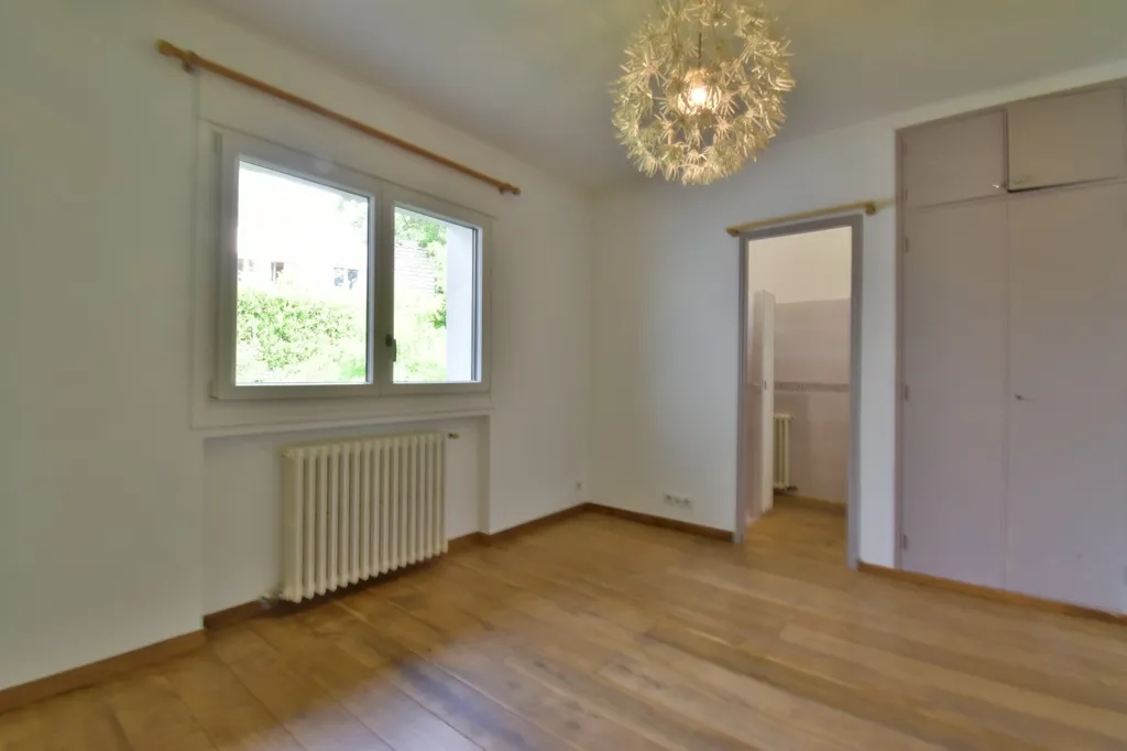 Rooms - Renovated House with Pool in Château Arnaux